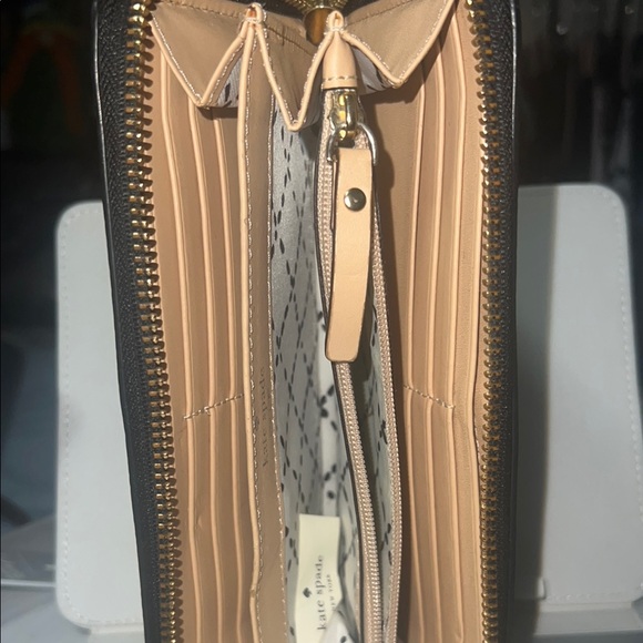 Kate Spade ♠️ Black Textured Wallet - Picture 8 of 9